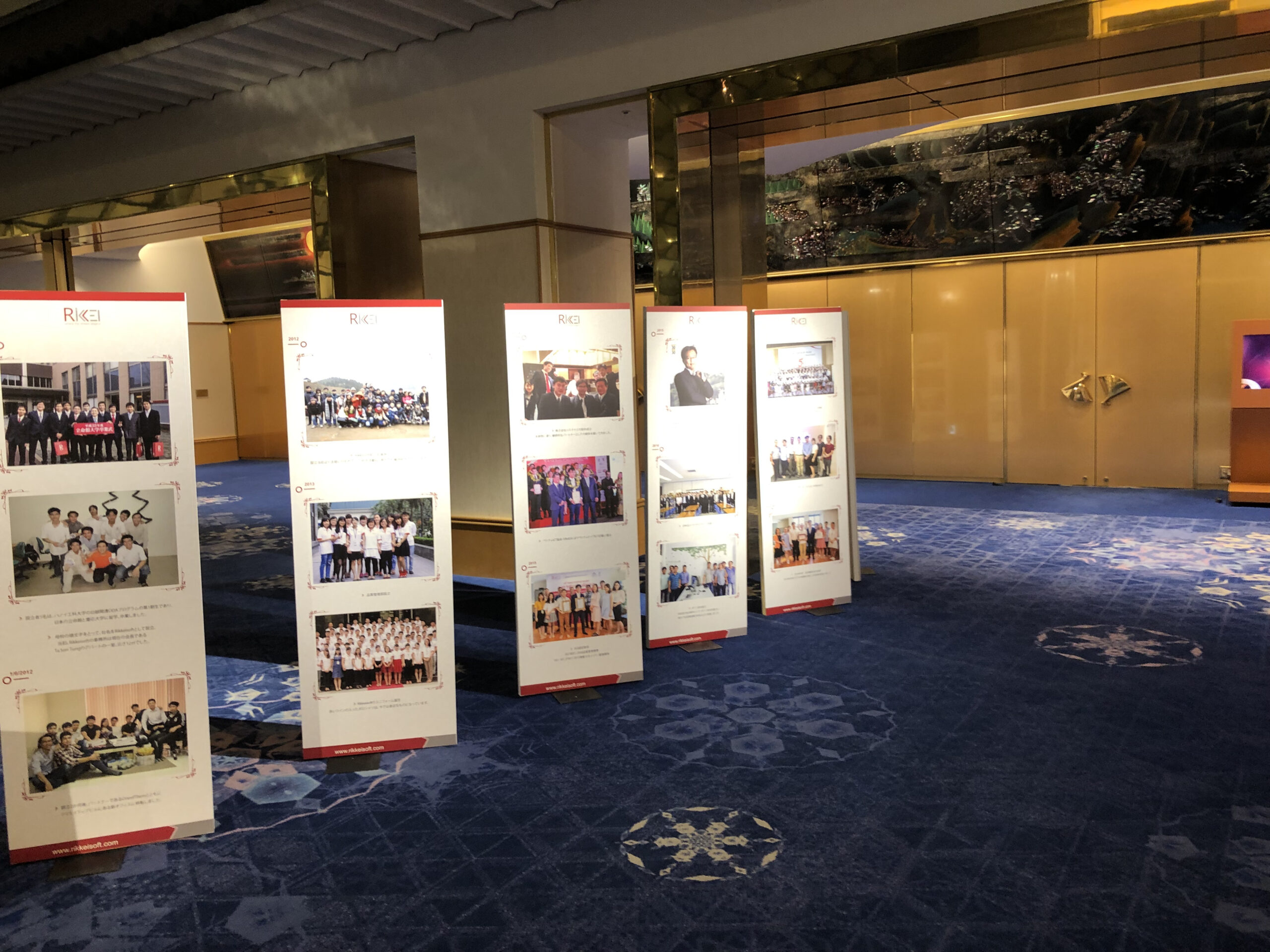 会社の歩みを伝える社史特設パネルの展示例