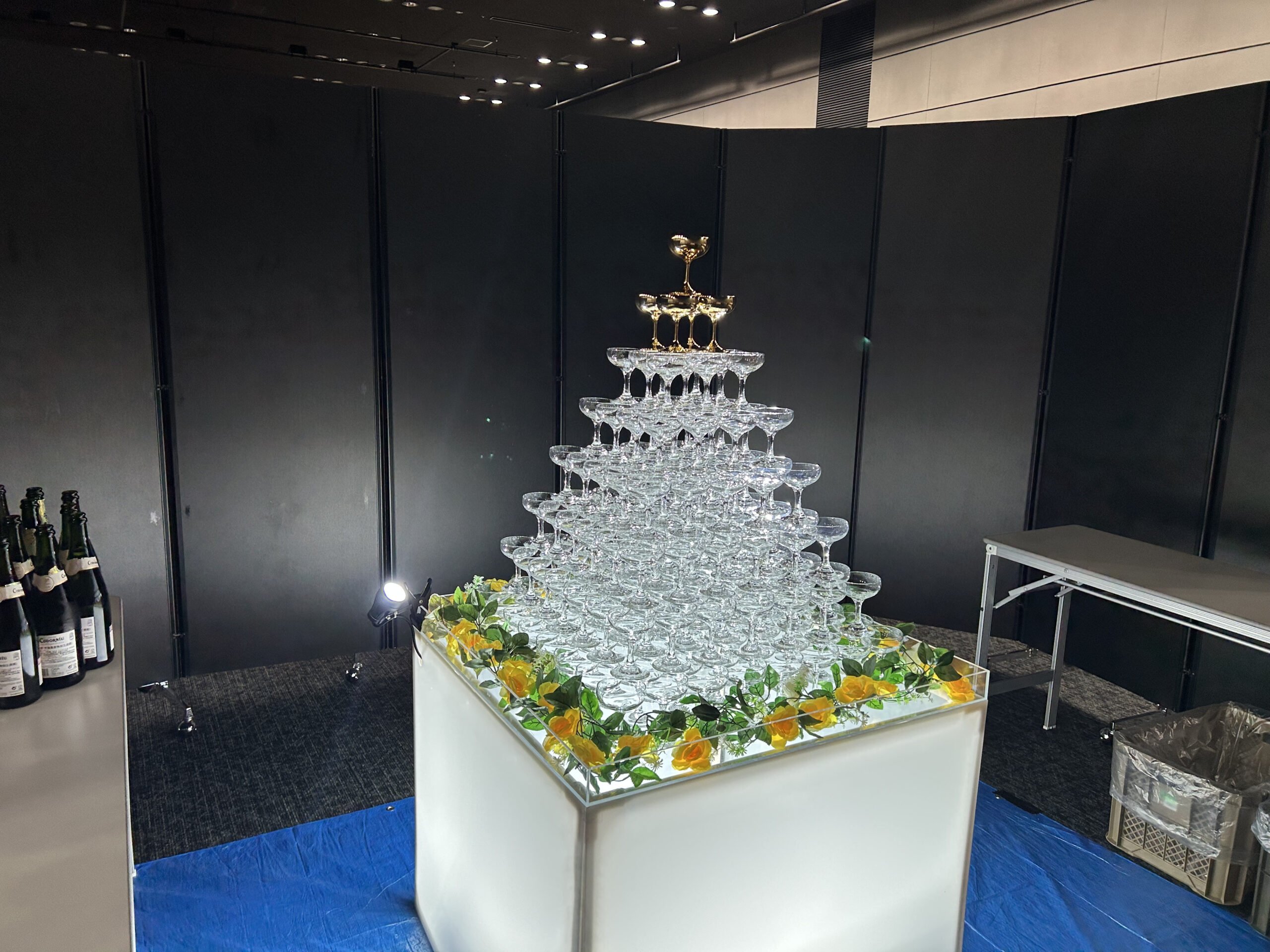 追加オプションで手配可能なシャンパンタワーの設営例