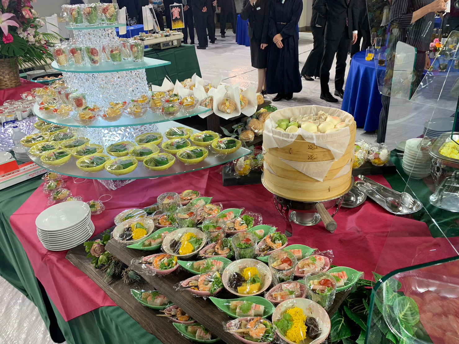 華やかなビュッフェ形式のケータリング