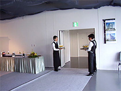 本番(マニュアルに基づいて熟練のスタッフがスムーズな進行をお手伝いします)